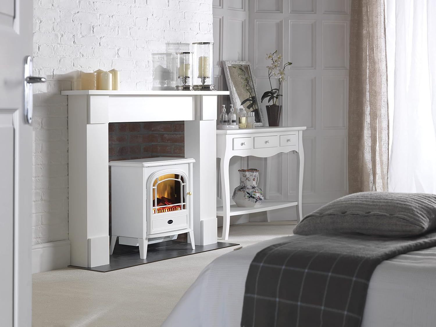 Courchevel Optiflame Electric Stove, White Freestanding Electric Fire with Artificial Logs, LED Flame Effect, 2kW Fan Heater, 1000/2000 Watt Heat Settings and Remote Control White Single