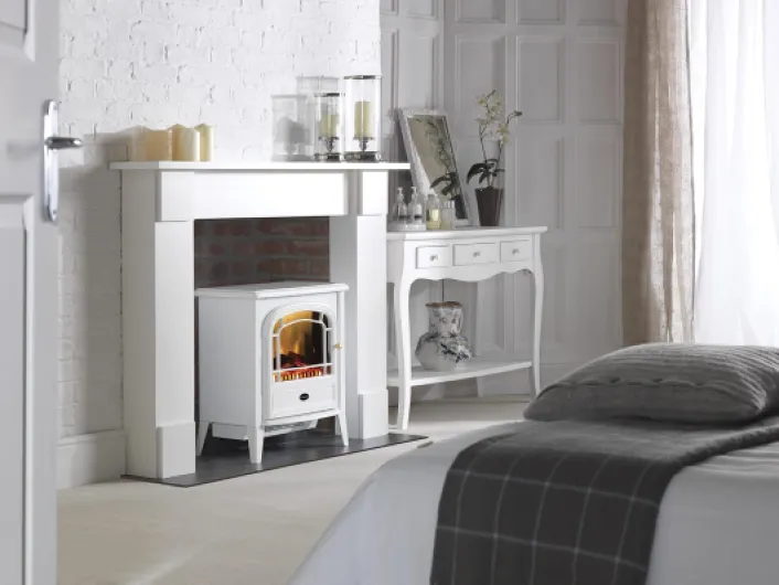 Courchevel Optiflame Electric Stove, White Freestanding Electric Fire with Artificial Logs, LED Flame Effect, 2kW Fan Heater, 1000/2000 Watt Heat Settings and Remote Control White Single